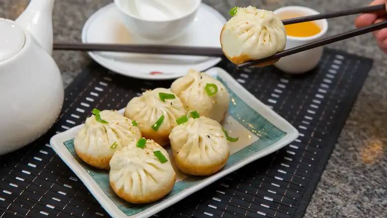 352. Pan Fried Bun Filled with Pork 生煎包